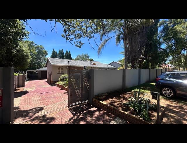 3 BEDROOM FREEHOLD FOR SALE IN BRACKENDOWNS